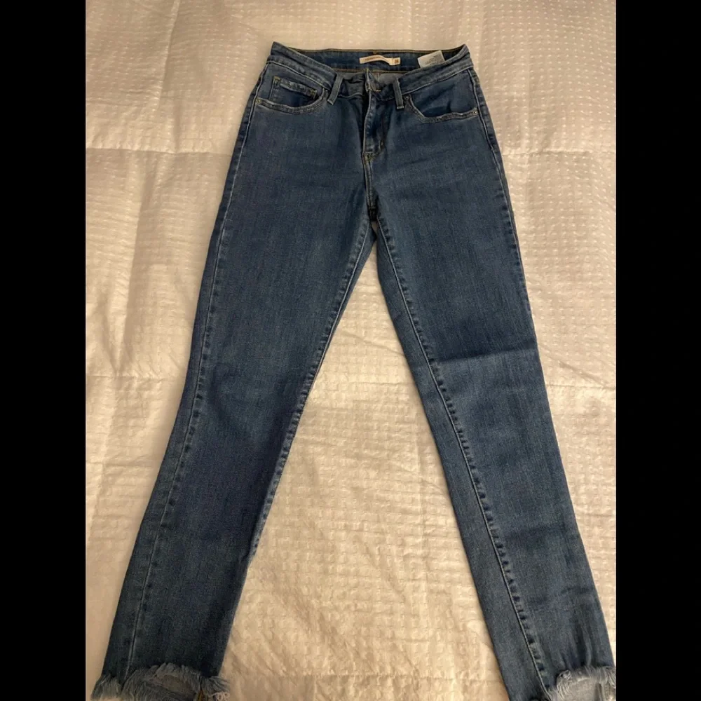Jeans - Picture 1 of 3